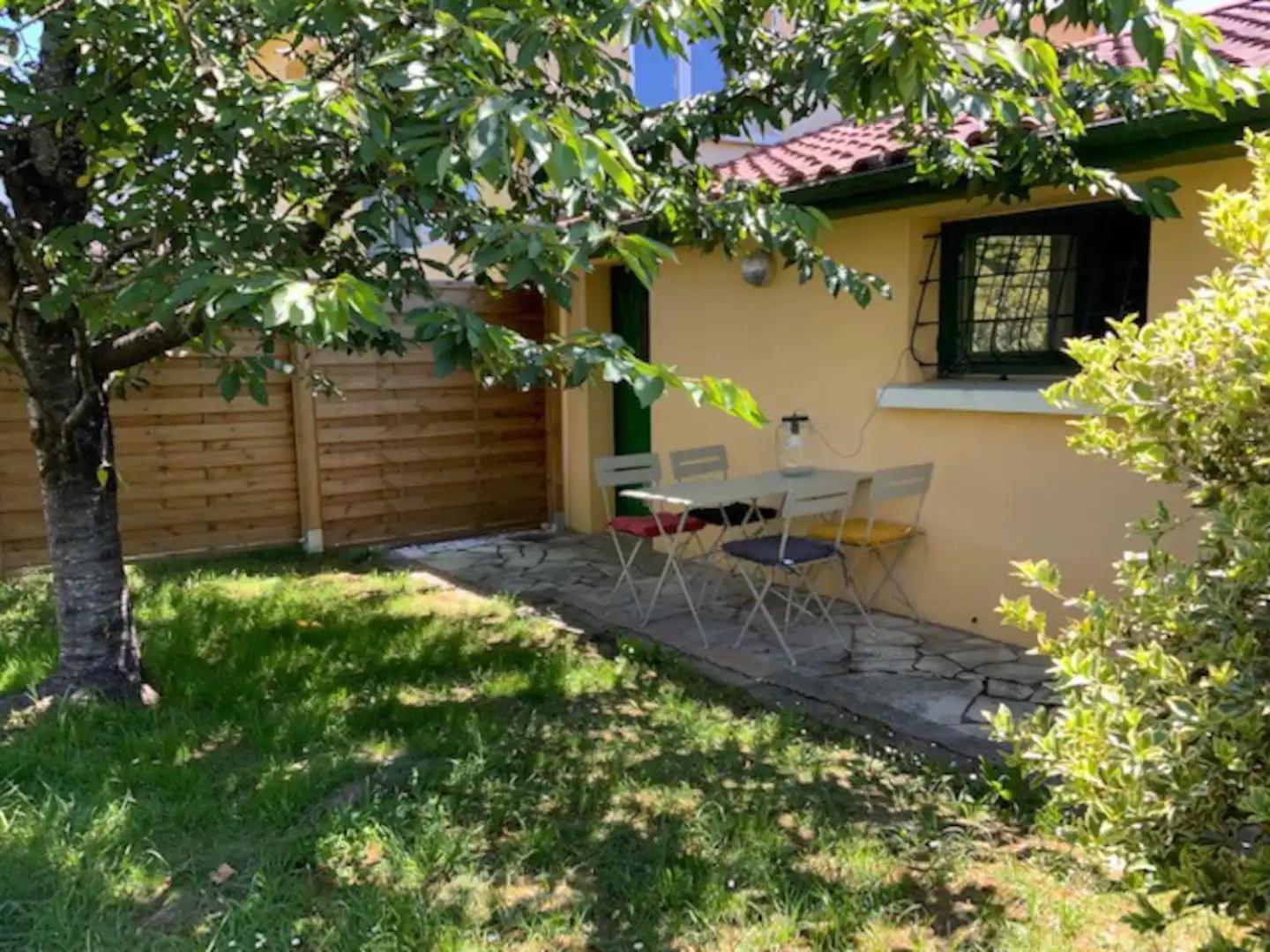 Maisonnette 2 A 4 Pers- Jardin Privatif Cloture- Calme- Stationnement Gratuit- Pau Ouest Billere المظهر الخارجي الصورة